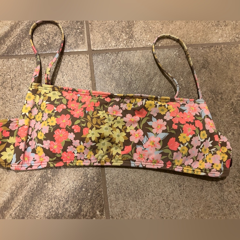 🌻 BILLABONG Floral Bikini Top Size Medium